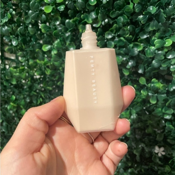 Fenty Beauty Eaze Drop Blurring Skin Tint 1 - Picture 1 of 1